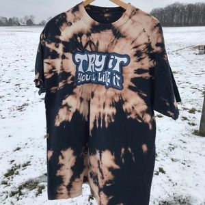 90’s Custom Graphic Tee !